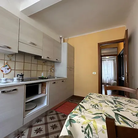 Bilocale Economico, In Pieno Centro A Apartment *