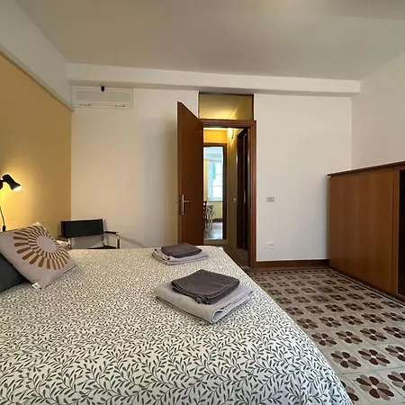Bilocale Economico, In Pieno Centro A Λούκα